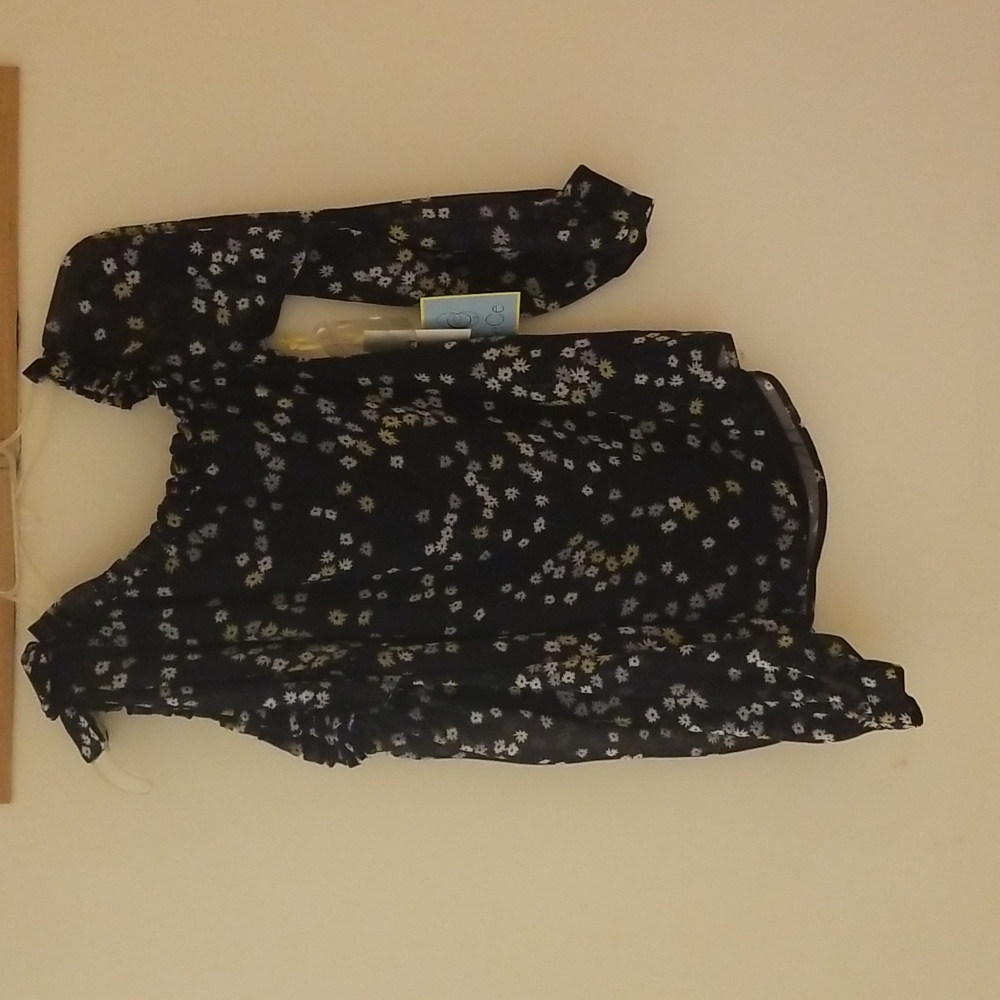 Open shoulder long sleeves blouse